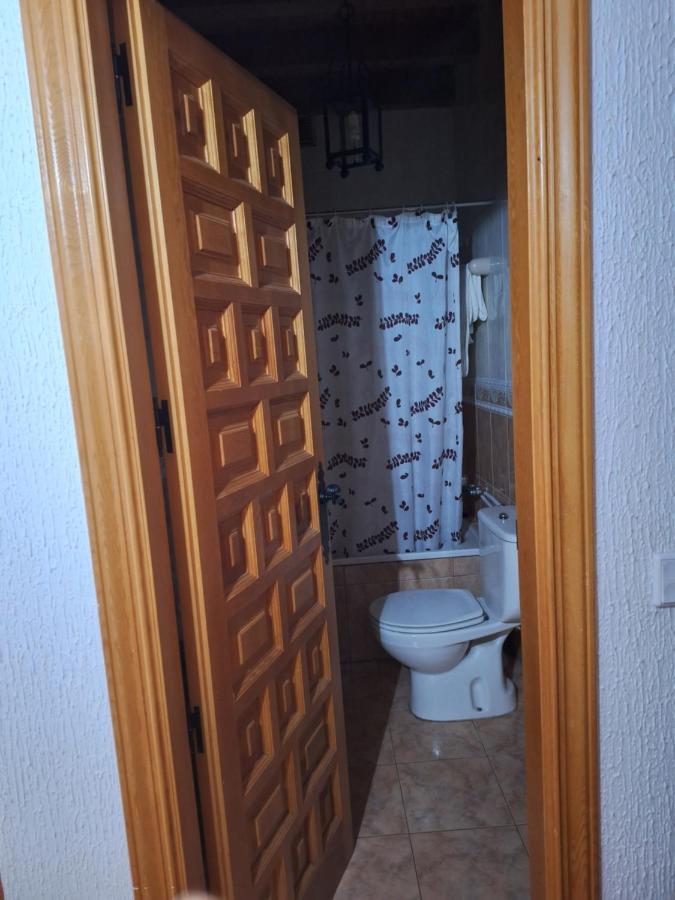 Hostal El Patio Restaurante San Bartolome de Pinares ภายนอก รูปภาพ