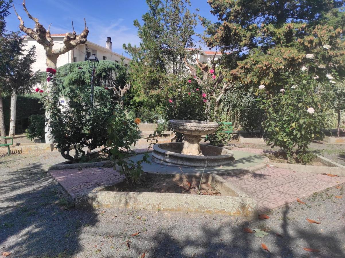 Hostal El Patio Restaurante San Bartolome de Pinares ภายนอก รูปภาพ